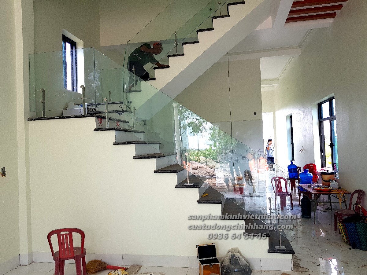 Một số công trình Cầu thang, lan can kính điển hình đã hoàn thành - Sản  Phẩm Kính Việt Nhật